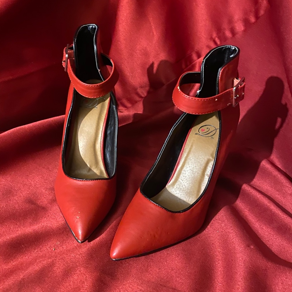 Red stiletto’s